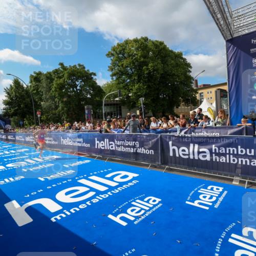 29.06.2025 - hella hamburg halbmarathon Zöllner http://msf.ph/oto/8406123 29.06.2025 10:09:04 Ziel 29 meine-sportfotos.de