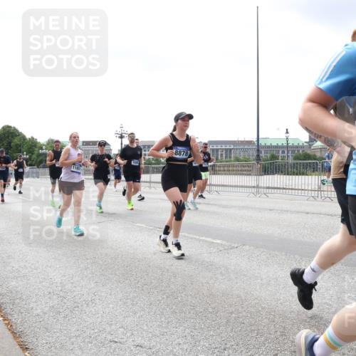 29.06.2025 - hella hamburg halbmarathon Lena Gebhardt http://msf.ph/oto/8406126 29.06.2025 10:41:18 Lombardsbrücke 4775, 1185, 508, 8878, 10835, 1314, 1317, 1536, 1542, 1731, 2153, 2229, 2258, 2805, 2858, 3344, 3532, 3533, 3623, 4234, 4412, 4415, 4530, 4610, 4638, 4774, 4775, 5086, 5225, 5549, 5688, 5689, 5753, 5928, 5942, 6088, 6098, 6250, 6474, 6793, 6842, 6894, 7022, 7023, 7661, 7821, 7829, 8293, 8385, 8429, 8430, 8586, 8751, 8769, 8878, 8992, 9009, 9237, 9962, 10181, 10269, 10348, 10407, 10483, 10644, 10835, 11053, 11166 meine-sportfotos.de