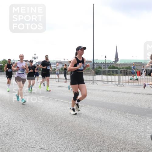 29.06.2025 - hella hamburg halbmarathon Lena Gebhardt http://msf.ph/oto/8406156 29.06.2025 10:41:18 Lombardsbrücke 4775, 116, 15224, 11851, 578, 1858, 1314, 1317, 1536, 1542, 1731, 2153, 2229, 2258, 2805, 2858, 3344, 3532, 3533, 3623, 4234, 4412, 4415, 4530, 4610, 4638, 4774, 4775, 5086, 5225, 5549, 5688, 5689, 5753, 5928, 5942, 6088, 6098, 6250, 6474, 6793, 6842, 6894, 7022, 7023, 7661, 7821, 7829, 8293, 8385, 8429, 8430, 8586, 8751, 8769, 8878, 8992, 9009, 9237, 9962, 10181, 10269, 10348, 10407, 10483, 10644, 10835, 11053, 11166 meine-sportfotos.de