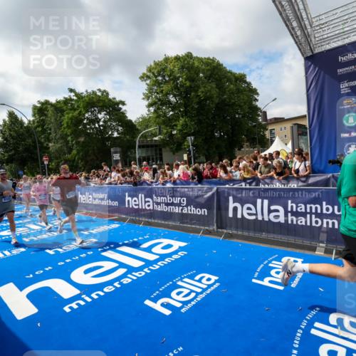 29.06.2025 - hella hamburg halbmarathon Zöllner http://msf.ph/oto/8406174 29.06.2025 10:41:07 Ziel 1136, 2568, 2949, 3618, 4871, 6550, 6683, 9358, 9659, 9755, 9815, 11062, 11922, 13268, 17100, 17620, 17971, 18045, 18049 meine-sportfotos.de
