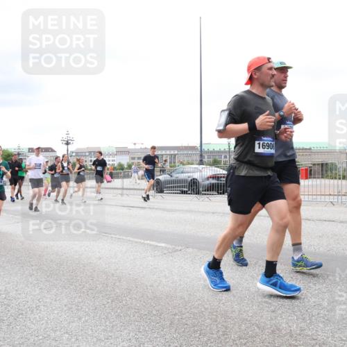 29.06.2025 - hella hamburg halbmarathon Lena Gebhardt http://msf.ph/oto/8406177 29.06.2025 10:58:44 Lombardsbrücke 13784, 1646, 1326, 2449, 16906, 1001, 1326, 1365, 1380, 1514, 1646, 1845, 2043, 2057, 2449, 2621, 2649, 2929, 3231, 3373, 3416, 3540, 3565, 3868, 4042, 4043, 4225, 4294, 4577, 4648, 5159, 5655, 5732, 5988, 6010, 6330, 6341, 6554, 6588, 6633, 6638, 6702, 6927, 7095, 7096, 7443, 7617, 7664, 7870, 7933, 7957, 7967, 8076, 8489, 8545, 8547, 8592, 8631, 8701, 8752, 9123, 9221, 9225, 9239, 9563, 9636, 9889, 9960, 9982, 10498 meine-sportfotos.de