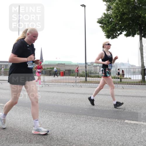 29.06.2025 - hella hamburg halbmarathon Lena Gebhardt http://msf.ph/oto/8406190 29.06.2025 10:50:27 Lombardsbrücke 1338, 5119, 1259, 1828, 1930, 2047, 3184, 3203, 3647, 3680, 3701, 3710, 3805, 3838, 3897, 4090, 4168, 4642, 4695, 4961, 5119, 5131, 5749, 5751, 5997, 6680, 6830, 7133, 7161, 7505, 7677, 7721, 7722, 7755, 7938, 8254, 8299, 8833, 8834, 9096, 9168, 9605, 9933, 9940, 10060, 10286, 10617, 10744, 11030, 11426, 11696, 11716, 11760, 12079, 13127, 13128, 13309, 13381, 13744, 13846, 13887, 14102, 14144, 14505, 14591, 14940, 15017, 15230, 15416, 15626 meine-sportfotos.de