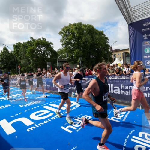29.06.2025 - hella hamburg halbmarathon Zöllner http://msf.ph/oto/8406231 29.06.2025 10:41:11 Ziel 1136, 2568, 3332, 3618, 4380, 4871, 5709, 6683, 8122, 9358, 9659, 9815, 12895, 13268, 17100, 17620, 17971, 18045, 18049 meine-sportfotos.de