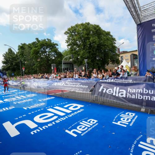 29.06.2025 - hella hamburg halbmarathon Zöllner http://msf.ph/oto/8406232 29.06.2025 10:10:12 Ziel 48 meine-sportfotos.de