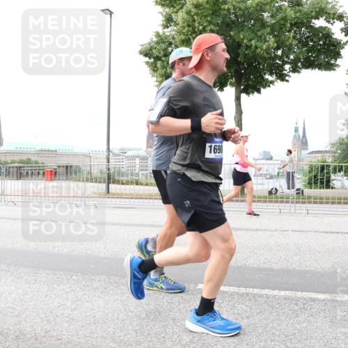 29.06.2025 - hella hamburg halbmarathon Lena Gebhardt http://msf.ph/oto/8406244 29.06.2025 10:58:44 Lombardsbrücke 1690, 1001, 1326, 1365, 1380, 1514, 1646, 1845, 2043, 2057, 2449, 2621, 2649, 2929, 3231, 3373, 3416, 3540, 3565, 3868, 4042, 4043, 4225, 4294, 4577, 4648, 5159, 5655, 5732, 5988, 6010, 6330, 6341, 6554, 6588, 6633, 6638, 6702, 6927, 7095, 7096, 7443, 7617, 7664, 7870, 7933, 7957, 7967, 8076, 8489, 8545, 8547, 8592, 8631, 8701, 8752, 9123, 9221, 9225, 9239, 9563, 9636, 9889, 9960, 9982, 10498 meine-sportfotos.de