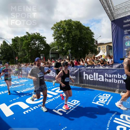 29.06.2025 - hella hamburg halbmarathon Zöllner http://msf.ph/oto/8406250 29.06.2025 10:41:12 Ziel 1136, 2568, 3332, 3618, 4205, 4380, 4871, 5709, 8122, 9358, 9659, 9815, 10375, 12895, 13268, 17100, 17620, 17834, 18045, 18049 meine-sportfotos.de