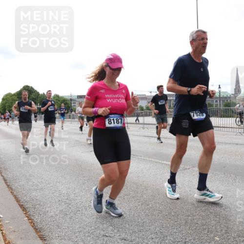 29.06.2025 - hella hamburg halbmarathon Lena Gebhardt http://msf.ph/oto/8406257 29.06.2025 10:24:23 Lombardsbrücke 8297, 7021, 7021, 8187, 7920, 1005, 1009, 1064, 1352, 1389, 1395, 1444, 2132, 2280, 2477, 2944, 3013, 3053, 3113, 3132, 3185, 3285, 3421, 3579, 3786, 4111, 4162, 4221, 4464, 4597, 4684, 4719, 4993, 5039, 5138, 5258, 5260, 5661, 5829, 5830, 5954, 6261, 6478, 6524, 6526, 6570, 7013, 7426, 7528, 7920, 7975, 8141, 8167, 8187, 8297, 8502, 8717, 9063, 9217, 10907, 11306, 11347, 11415, 11651, 12070, 12210, 12303, 13111, 13113, 13380, 13573, 13638, 13711, 14143, 15975 meine-sportfotos.de