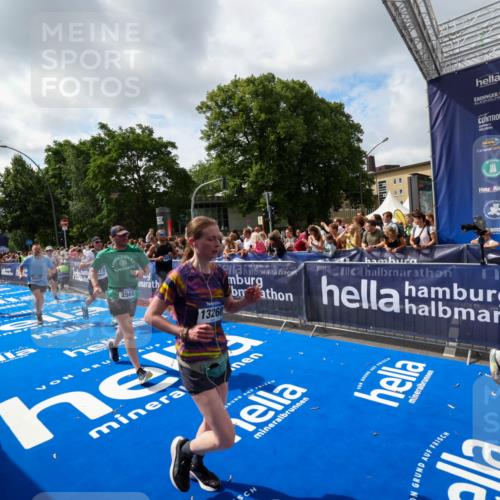 29.06.2025 - hella hamburg halbmarathon Zöllner http://msf.ph/oto/8406291 29.06.2025 10:41:13 Ziel 1136, 2568, 3332, 3618, 4205, 4380, 4871, 5709, 8122, 9659, 9815, 10375, 12895, 13268, 17834, 18045, 18049 meine-sportfotos.de