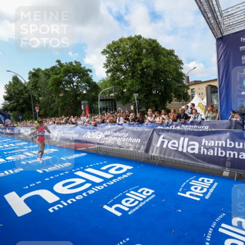 29.06.2025 - hella hamburg halbmarathon Zöllner http://msf.ph/oto/8406294 29.06.2025 10:10:13 Ziel 48 meine-sportfotos.de