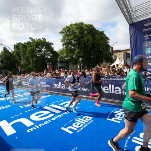 29.06.2025 - hella hamburg halbmarathon Zöllner http://msf.ph/oto/8406297 29.06.2025 10:41:14 Ziel 1136, 2568, 3332, 3618, 4205, 4380, 5387, 5709, 6901, 8122, 9659, 9711, 9815, 10375, 12434, 12895, 13268, 17834 meine-sportfotos.de