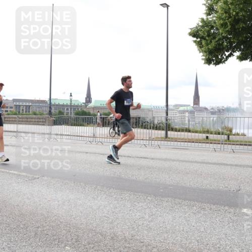 29.06.2025 - hella hamburg halbmarathon Lena Gebhardt http://msf.ph/oto/8406298 29.06.2025 10:24:24 Lombardsbrücke 4464, 7021, 12210, 1005, 1009, 1064, 1352, 1389, 1395, 1444, 2132, 2280, 2477, 2944, 3013, 3053, 3099, 3113, 3132, 3185, 3285, 3421, 3579, 3786, 4111, 4162, 4221, 4464, 4597, 4684, 4719, 4993, 5039, 5138, 5258, 5260, 5661, 5829, 5830, 5954, 6261, 6478, 6524, 6526, 6570, 7013, 7426, 7528, 7920, 7975, 8141, 8167, 8187, 8297, 8502, 8717, 9063, 9217, 10907, 11306, 11347, 11415, 11651, 12070, 12210, 12303, 13111, 13113, 13380, 13573, 13638, 13711, 14143, 15975 meine-sportfotos.de