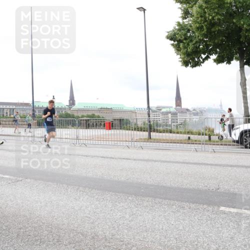 29.06.2025 - hella hamburg halbmarathon Lena Gebhardt http://msf.ph/oto/8406304 29.06.2025 10:58:45 Lombardsbrücke 1380, 1326, 1365, 1380, 1514, 1646, 1845, 2057, 2449, 2621, 2649, 2929, 3231, 3373, 3416, 3540, 3565, 3868, 4042, 4043, 4225, 4294, 4577, 4648, 5159, 5655, 5732, 5988, 6010, 6167, 6330, 6341, 6554, 6588, 6633, 6638, 6702, 6927, 7095, 7096, 7443, 7617, 7664, 7870, 7933, 7957, 7967, 8489, 8545, 8547, 8592, 8631, 8701, 8752, 9123, 9221, 9225, 9239, 9563, 9636, 9889, 9960, 9982, 10498 meine-sportfotos.de