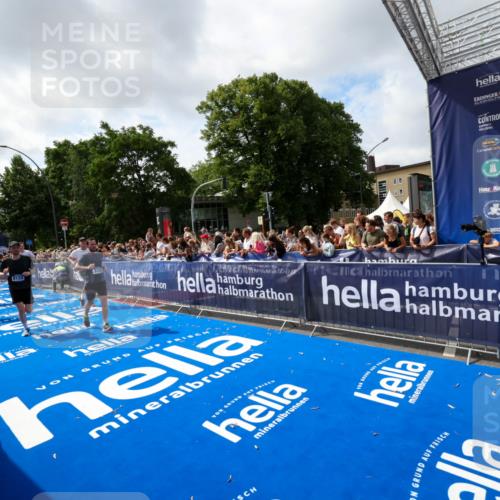 29.06.2025 - hella hamburg halbmarathon Zöllner http://msf.ph/oto/8406331 29.06.2025 10:41:18 Ziel 3332, 4205, 5387, 6901, 8122, 9711, 10375, 12434, 12895, 13876, 17834, 18764 meine-sportfotos.de