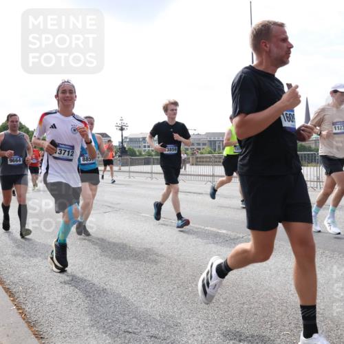29.06.2025 - hella hamburg halbmarathon Lena Gebhardt http://msf.ph/oto/8406358 29.06.2025 10:16:41 Lombardsbrücke 3712, 3859, 9664, 885, 12872, 1609, 11236, 1117, 1212, 1240, 1244, 1403, 1599, 1602, 1825, 2347, 2835, 2912, 3030, 3088, 3134, 3156, 3176, 3450, 3484, 3648, 3687, 4478, 4583, 4637, 5036, 5037, 5294, 6024, 6328, 6488, 6742, 6941, 6948, 7114, 7115, 7158, 7358, 7360, 7753, 7924, 7928, 8295, 8317, 8513, 8597, 8619, 8645, 8707, 8847, 8857, 9091, 9208, 9332, 9492, 9628, 9664, 9676, 9810, 9881, 10076, 10139, 10141, 10183, 10232, 11344, 11345 meine-sportfotos.de