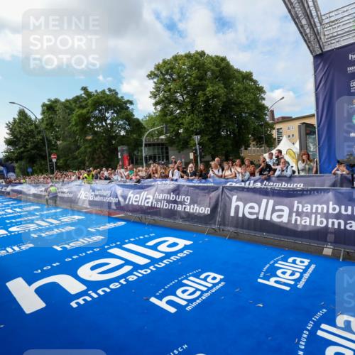 29.06.2025 - hella hamburg halbmarathon Zöllner http://msf.ph/oto/8406374 29.06.2025 10:10:14 Ziel 48 meine-sportfotos.de