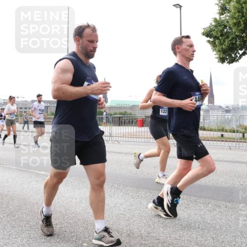29.06.2025 - hella hamburg halbmarathon Lena Gebhardt http://msf.ph/oto/8406393 29.06.2025 10:24:25 Lombardsbrücke 16345, 122, 446, 1005, 1009, 1064, 1352, 1389, 1395, 1444, 2132, 2280, 2477, 2944, 3013, 3053, 3099, 3113, 3132, 3185, 3285, 3421, 3579, 3786, 4111, 4162, 4221, 4464, 4597, 4684, 4719, 4993, 5039, 5138, 5258, 5260, 5661, 5829, 5830, 5954, 6261, 6478, 6524, 6526, 6570, 7013, 7426, 7528, 7920, 7975, 8141, 8167, 8187, 8297, 8717, 9063, 10907, 11306, 11347, 11415, 11651, 12070, 12210, 12303, 13111, 13113, 13380, 13573, 13638, 13711, 14143, 15975 meine-sportfotos.de