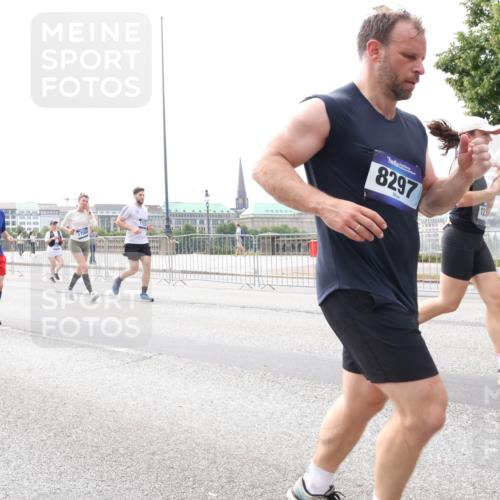 29.06.2025 - hella hamburg halbmarathon Lena Gebhardt http://msf.ph/oto/8406418 29.06.2025 10:24:26 Lombardsbrücke 1634, 8297, 1005, 1009, 1064, 1352, 1389, 1395, 1444, 2132, 2280, 2477, 2944, 3013, 3053, 3099, 3113, 3132, 3185, 3285, 3421, 3579, 3786, 4111, 4162, 4221, 4464, 4597, 4684, 4719, 4993, 5039, 5138, 5258, 5260, 5829, 5830, 5954, 6261, 6478, 6524, 6526, 6570, 7013, 7426, 7528, 7920, 7975, 8141, 8167, 8187, 8297, 8717, 9063, 10907, 11306, 11347, 11415, 11651, 12070, 12210, 12303, 13111, 13113, 13380, 13573, 13638, 13711, 14143, 15975 meine-sportfotos.de