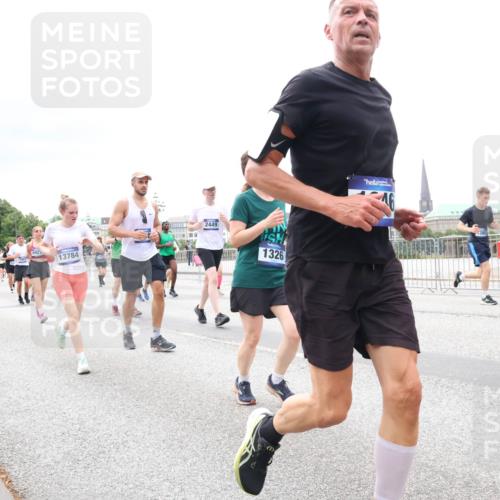 29.06.2025 - hella hamburg halbmarathon Lena Gebhardt http://msf.ph/oto/8406425 29.06.2025 10:58:46 Lombardsbrücke 17874, 692, 13784, 2449, 1326, 1326, 1365, 1380, 1514, 1646, 1845, 2057, 2449, 2621, 2649, 2929, 3231, 3373, 3416, 3540, 3565, 3868, 3966, 4042, 4043, 4225, 4294, 4577, 4648, 5159, 5211, 5400, 5655, 5732, 5988, 6010, 6167, 6301, 6330, 6341, 6554, 6588, 6633, 6638, 6702, 6927, 7095, 7096, 7443, 7617, 7870, 7933, 7957, 7967, 8489, 8545, 8547, 8592, 8631, 8701, 8752, 9123, 9221, 9225, 9239, 9563, 9636, 9889, 9960, 9982, 10498 meine-sportfotos.de
