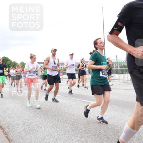29.06.2025 - hella hamburg halbmarathon Lena Gebhardt http://msf.ph/oto/8406452 29.06.2025 10:58:46 Lombardsbrücke 2449, 310, 8593, 17874, 6927, 13784, 10026, 1326, 646, 1326, 1365, 1380, 1514, 1646, 1845, 2057, 2449, 2621, 2649, 2929, 3231, 3373, 3416, 3540, 3565, 3868, 3966, 4042, 4043, 4225, 4294, 4577, 4648, 5159, 5211, 5400, 5655, 5732, 5988, 6010, 6167, 6301, 6330, 6341, 6554, 6588, 6633, 6638, 6702, 6927, 7095, 7096, 7443, 7617, 7870, 7933, 7957, 7967, 8489, 8545, 8547, 8592, 8631, 8701, 8752, 9123, 9221, 9225, 9239, 9563, 9636, 9889, 9960, 9982, 10498 meine-sportfotos.de