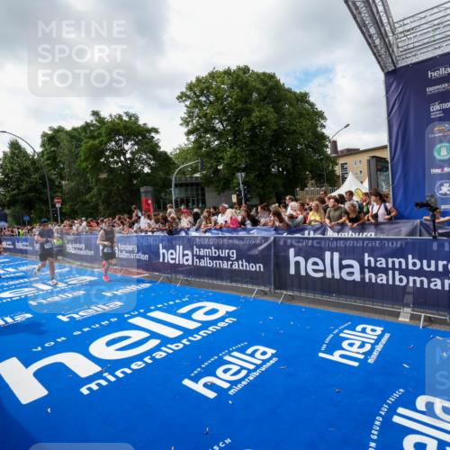 29.06.2025 - hella hamburg halbmarathon Zöllner http://msf.ph/oto/8406454 29.06.2025 10:41:25 Ziel 1570, 4303, 6771, 7432, 7774, 10783, 13876, 14555, 16816, 18412, 18509, 18573, 18764 meine-sportfotos.de