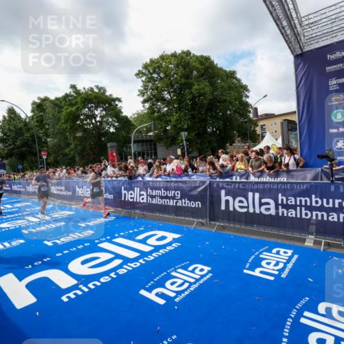 29.06.2025 - hella hamburg halbmarathon Zöllner http://msf.ph/oto/8406462 29.06.2025 10:41:25 Ziel 1570, 4303, 6771, 7432, 7774, 10783, 13876, 14555, 16816, 18412, 18509, 18573, 18764 meine-sportfotos.de