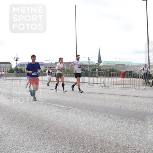 29.06.2025 - hella hamburg halbmarathon Lena Gebhardt http://msf.ph/oto/8406470 29.06.2025 10:24:26 Lombardsbrücke 16345, 17560, 1005, 1009, 1064, 1352, 1389, 1395, 1444, 2132, 2280, 2477, 2944, 3013, 3053, 3099, 3113, 3132, 3185, 3285, 3421, 3579, 3786, 4111, 4162, 4221, 4464, 4597, 4684, 4719, 4993, 5039, 5138, 5258, 5260, 5829, 5830, 5954, 6261, 6478, 6524, 6526, 6570, 7013, 7426, 7528, 7920, 7975, 8141, 8167, 8187, 8297, 8717, 9063, 10907, 11306, 11347, 11415, 11651, 12070, 12210, 12303, 13111, 13113, 13380, 13573, 13638, 13711, 14143, 15975 meine-sportfotos.de