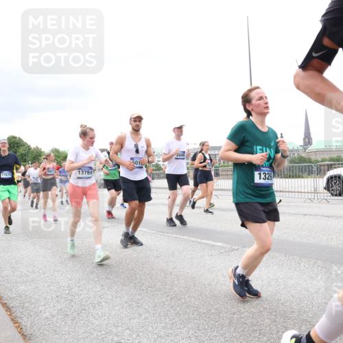 29.06.2025 - hella hamburg halbmarathon Lena Gebhardt http://msf.ph/oto/8406480 29.06.2025 10:58:46 Lombardsbrücke 501, 17874, 13784, 10026, 2449, 1326, 1326, 1365, 1380, 1514, 1646, 1845, 2057, 2449, 2621, 2649, 2929, 3231, 3373, 3416, 3540, 3565, 3868, 3966, 4042, 4043, 4225, 4294, 4577, 4648, 5159, 5211, 5400, 5655, 5732, 5988, 6010, 6167, 6301, 6330, 6341, 6554, 6588, 6633, 6638, 6702, 6927, 7095, 7096, 7443, 7617, 7870, 7933, 7957, 7967, 8489, 8545, 8547, 8592, 8631, 8701, 8752, 9123, 9221, 9225, 9239, 9563, 9636, 9889, 9960, 9982, 10498 meine-sportfotos.de