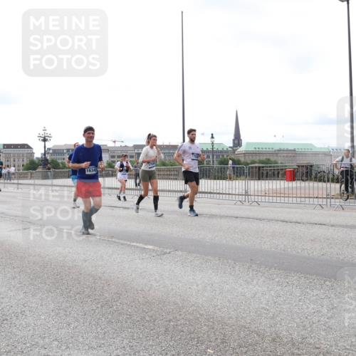 29.06.2025 - hella hamburg halbmarathon Lena Gebhardt http://msf.ph/oto/8406497 29.06.2025 10:24:26 Lombardsbrücke 16345, 17560, 1005, 1009, 1064, 1352, 1389, 1395, 1444, 2132, 2280, 2477, 2944, 3013, 3053, 3099, 3113, 3132, 3185, 3285, 3421, 3579, 3786, 4111, 4162, 4221, 4464, 4597, 4684, 4719, 4993, 5039, 5138, 5258, 5260, 5829, 5830, 5954, 6261, 6478, 6524, 6526, 6570, 7013, 7426, 7528, 7920, 7975, 8141, 8167, 8187, 8297, 8717, 9063, 10907, 11306, 11347, 11415, 11651, 12070, 12210, 12303, 13111, 13113, 13380, 13573, 13638, 13711, 14143, 15975 meine-sportfotos.de
