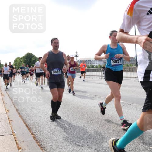29.06.2025 - hella hamburg halbmarathon Lena Gebhardt http://msf.ph/oto/8406531 29.06.2025 10:16:42 Lombardsbrücke 9664, 14219, 8857, 13712, 1117, 1212, 1240, 1244, 1403, 1599, 1602, 1825, 2347, 2912, 3030, 3088, 3134, 3156, 3176, 3450, 3484, 3648, 3687, 4478, 4583, 4637, 5036, 5037, 5294, 6024, 6328, 6488, 6742, 6941, 6948, 7114, 7115, 7158, 7358, 7360, 7753, 7924, 7928, 8295, 8317, 8513, 8597, 8619, 8645, 8707, 8847, 8857, 9091, 9208, 9332, 9492, 9628, 9664, 9676, 9810, 9881, 10076, 10139, 10141, 10183, 10232, 11344, 11345 meine-sportfotos.de