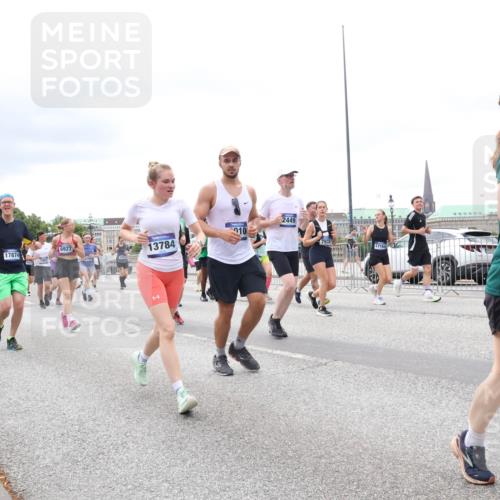 29.06.2025 - hella hamburg halbmarathon Lena Gebhardt http://msf.ph/oto/8406566 29.06.2025 10:58:46 Lombardsbrücke 10026, 2449, 10, 6927, 13784, 17874, 7933, 17164, 132, 1326, 1365, 1380, 1514, 1646, 1845, 2057, 2449, 2621, 2649, 2929, 3231, 3373, 3416, 3540, 3565, 3868, 3966, 4042, 4043, 4225, 4294, 4577, 4648, 5159, 5211, 5400, 5655, 5732, 5988, 6010, 6167, 6301, 6330, 6341, 6554, 6588, 6633, 6638, 6702, 6927, 7095, 7096, 7443, 7617, 7870, 7933, 7957, 7967, 8489, 8545, 8547, 8592, 8631, 8701, 8752, 9123, 9221, 9225, 9239, 9563, 9636, 9889, 9960, 9982, 10498 meine-sportfotos.de