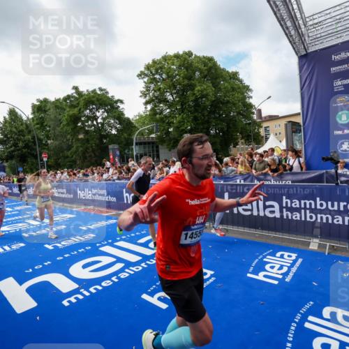 29.06.2025 - hella hamburg halbmarathon Zöllner http://msf.ph/oto/8406572 29.06.2025 10:41:33 Ziel 2579, 2797, 3204, 4893, 5987, 7774, 7796, 8358, 10894, 12588, 13457, 14275, 14555, 17159, 17882, 18412, 18442, 18491, 18573 meine-sportfotos.de