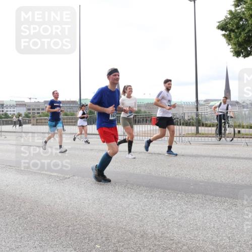 29.06.2025 - hella hamburg halbmarathon Lena Gebhardt http://msf.ph/oto/8406584 29.06.2025 10:24:27 Lombardsbrücke 163, 1005, 1009, 1064, 1352, 1389, 1395, 1444, 2132, 2280, 2477, 2944, 3013, 3053, 3099, 3113, 3132, 3185, 3285, 3421, 3579, 3786, 4111, 4162, 4221, 4464, 4597, 4684, 4719, 4993, 5039, 5138, 5258, 5260, 5829, 5830, 5954, 6261, 6478, 6524, 6526, 6570, 7013, 7426, 7528, 7920, 7975, 8167, 8187, 8297, 9063, 10907, 11306, 11347, 11651, 11816, 11817, 12070, 12210, 12303, 13111, 13113, 13380, 13573, 13638, 13711, 14143, 15975 meine-sportfotos.de