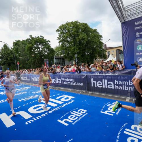 29.06.2025 - hella hamburg halbmarathon Zöllner http://msf.ph/oto/8406598 29.06.2025 10:41:34 Ziel 2579, 2797, 3204, 4893, 5987, 7774, 7796, 8358, 9885, 10894, 12588, 13457, 14275, 14555, 16084, 17159, 17882, 18412, 18442, 18491 meine-sportfotos.de