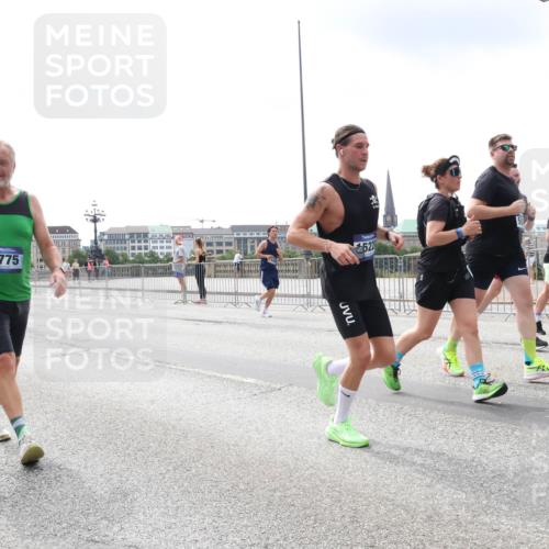 29.06.2025 - hella hamburg halbmarathon Lena Gebhardt http://msf.ph/oto/8406600 29.06.2025 10:41:21 Lombardsbrücke 5225, 8751, 4775, 522, 1314, 1317, 1509, 1536, 1542, 1623, 1731, 2153, 2229, 2258, 2805, 3344, 3532, 3533, 3623, 4234, 4412, 4415, 4610, 4638, 4774, 4775, 5086, 5225, 5549, 5688, 5689, 5928, 5942, 6088, 6098, 6250, 6474, 6793, 6842, 6894, 7022, 7023, 7661, 7821, 7829, 8162, 8163, 8293, 8385, 8586, 8751, 8769, 8848, 8878, 8992, 9009, 9237, 9962, 10181, 10269, 10348, 10407, 10483, 10644, 10835, 11011, 11053, 11166 meine-sportfotos.de