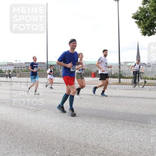 29.06.2025 - hella hamburg halbmarathon Lena Gebhardt http://msf.ph/oto/8406605 29.06.2025 10:24:27 Lombardsbrücke 13572, 1634, 1756, 1005, 1009, 1064, 1352, 1389, 1395, 1444, 2132, 2280, 2477, 2944, 3013, 3053, 3099, 3113, 3132, 3185, 3285, 3421, 3579, 3786, 4111, 4162, 4221, 4464, 4597, 4684, 4719, 4993, 5039, 5138, 5258, 5260, 5829, 5830, 5954, 6261, 6478, 6524, 6526, 6570, 7013, 7426, 7528, 7920, 7975, 8167, 8187, 8297, 9063, 10907, 11306, 11347, 11651, 11816, 11817, 12070, 12210, 12303, 13111, 13113, 13380, 13573, 13638, 13711, 14143, 15975 meine-sportfotos.de