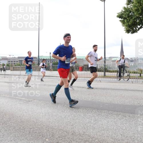 29.06.2025 - hella hamburg halbmarathon Lena Gebhardt http://msf.ph/oto/8406618 29.06.2025 10:24:27 Lombardsbrücke 13573, 1634, 1756, 1005, 1009, 1064, 1352, 1389, 1395, 1444, 2132, 2280, 2477, 2944, 3013, 3053, 3099, 3113, 3132, 3185, 3285, 3421, 3579, 3786, 4111, 4162, 4221, 4464, 4597, 4684, 4719, 4993, 5039, 5138, 5258, 5260, 5829, 5830, 5954, 6261, 6478, 6524, 6526, 6570, 7013, 7426, 7528, 7920, 7975, 8167, 8187, 8297, 9063, 10907, 11306, 11347, 11651, 11816, 11817, 12070, 12210, 12303, 13111, 13113, 13380, 13573, 13638, 13711, 14143, 15975 meine-sportfotos.de