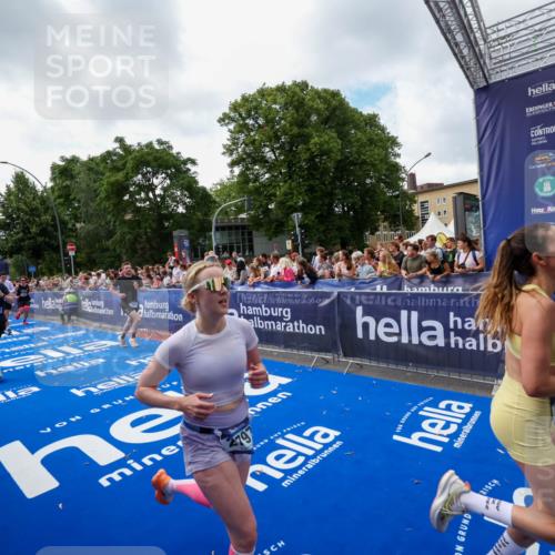 29.06.2025 - hella hamburg halbmarathon Zöllner http://msf.ph/oto/8406626 29.06.2025 10:41:34 Ziel 2579, 2797, 3204, 4893, 5987, 7774, 7796, 8358, 9885, 10894, 12588, 13457, 14275, 14555, 16084, 17159, 17882, 18412, 18442, 18491 meine-sportfotos.de