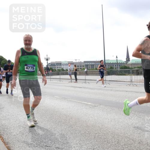 29.06.2025 - hella hamburg halbmarathon Lena Gebhardt http://msf.ph/oto/8406628 29.06.2025 10:41:21 Lombardsbrücke 8751, 5225, 11686, 4775, 1314, 1317, 1509, 1536, 1542, 1623, 1731, 2153, 2229, 2258, 2805, 3344, 3532, 3533, 3623, 4234, 4412, 4415, 4610, 4638, 4774, 4775, 5086, 5225, 5549, 5688, 5689, 5928, 5942, 6088, 6098, 6250, 6474, 6793, 6842, 6894, 7022, 7023, 7661, 7821, 7829, 8162, 8163, 8293, 8385, 8586, 8751, 8769, 8848, 8878, 8992, 9009, 9237, 9962, 10181, 10269, 10348, 10407, 10483, 10644, 10835, 11011, 11053, 11166 meine-sportfotos.de