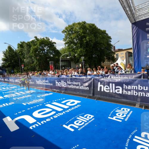 29.06.2025 - hella hamburg halbmarathon Zöllner http://msf.ph/oto/8406639 29.06.2025 10:11:12 Ziel 46 meine-sportfotos.de