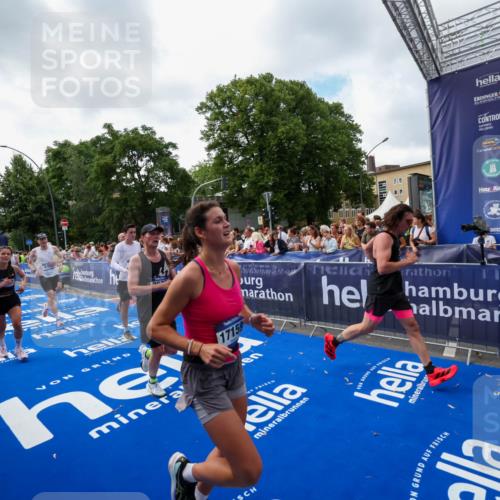 29.06.2025 - hella hamburg halbmarathon Zöllner http://msf.ph/oto/8406671 29.06.2025 10:41:38 Ziel 2579, 5987, 8358, 9885, 10894, 12588, 13457, 13714, 14275, 16084, 17159, 18442, 18491 meine-sportfotos.de