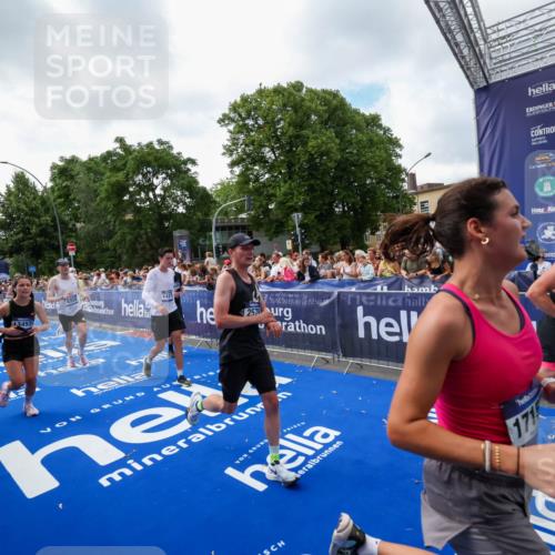 29.06.2025 - hella hamburg halbmarathon Zöllner http://msf.ph/oto/8406680 29.06.2025 10:41:38 Ziel 2579, 5987, 8358, 9885, 10894, 12588, 13457, 13714, 14275, 16084, 17159, 18442, 18491 meine-sportfotos.de