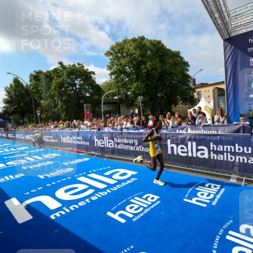 29.06.2025 - hella hamburg halbmarathon Zöllner http://msf.ph/oto/8406682 29.06.2025 10:11:13 Ziel 46 meine-sportfotos.de