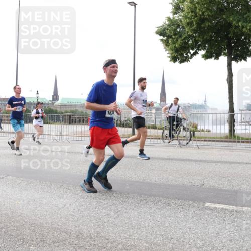 29.06.2025 - hella hamburg halbmarathon Lena Gebhardt http://msf.ph/oto/8406693 29.06.2025 10:24:28 Lombardsbrücke 3573, 1634, 1005, 1009, 1064, 1352, 1389, 1395, 2132, 2280, 2477, 2944, 3013, 3053, 3099, 3113, 3132, 3185, 3285, 3421, 3579, 3786, 4111, 4162, 4221, 4464, 4597, 4684, 4719, 4993, 5039, 5138, 5258, 5260, 5829, 5830, 5954, 6261, 6478, 6524, 6526, 6570, 7013, 7426, 7528, 7920, 7975, 8167, 8187, 8297, 9063, 10907, 11306, 11347, 11651, 11816, 11817, 12070, 12210, 12303, 13111, 13113, 13380, 13573, 13638, 13711, 14143, 15975 meine-sportfotos.de