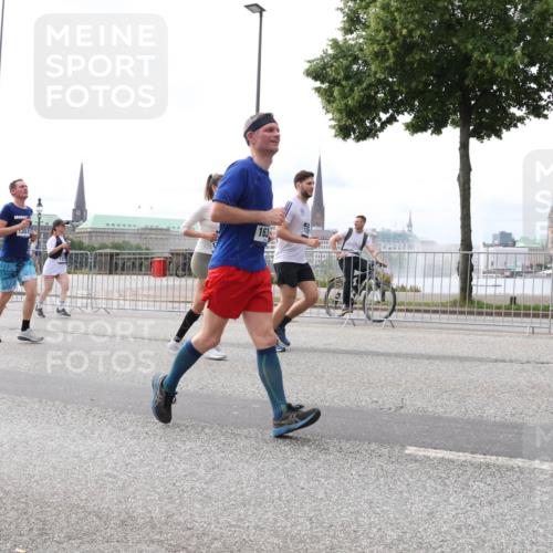 29.06.2025 - hella hamburg halbmarathon Lena Gebhardt http://msf.ph/oto/8406716 29.06.2025 10:24:28 Lombardsbrücke 1357, 163, 1005, 1009, 1064, 1352, 1389, 1395, 2132, 2280, 2477, 2944, 3013, 3053, 3099, 3113, 3132, 3185, 3285, 3421, 3579, 3786, 4111, 4162, 4221, 4464, 4597, 4684, 4719, 4993, 5039, 5138, 5258, 5260, 5829, 5830, 5954, 6261, 6478, 6524, 6526, 6570, 7013, 7426, 7528, 7920, 7975, 8167, 8187, 8297, 9063, 10907, 11306, 11347, 11651, 11816, 11817, 12070, 12210, 12303, 13111, 13113, 13380, 13573, 13638, 13711, 14143, 15975 meine-sportfotos.de