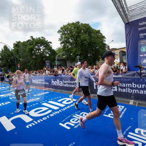 29.06.2025 - hella hamburg halbmarathon Zöllner http://msf.ph/oto/8406718 29.06.2025 10:41:40 Ziel 8358, 9640, 9885, 10894, 13457, 13714, 14275, 16084, 18442, 18491 meine-sportfotos.de