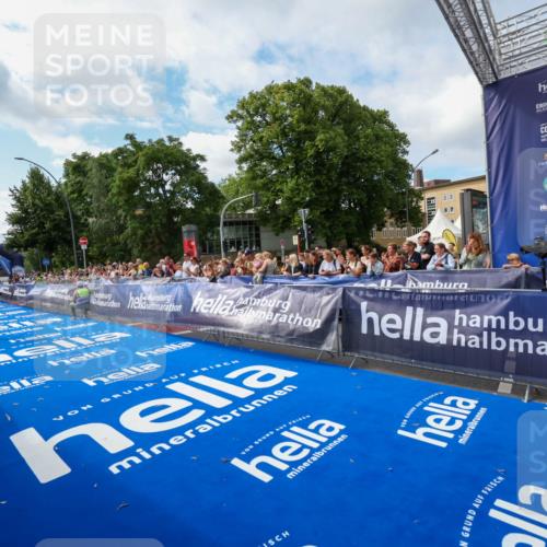29.06.2025 - hella hamburg halbmarathon Zöllner http://msf.ph/oto/8406726 29.06.2025 10:12:00 Ziel 36 meine-sportfotos.de
