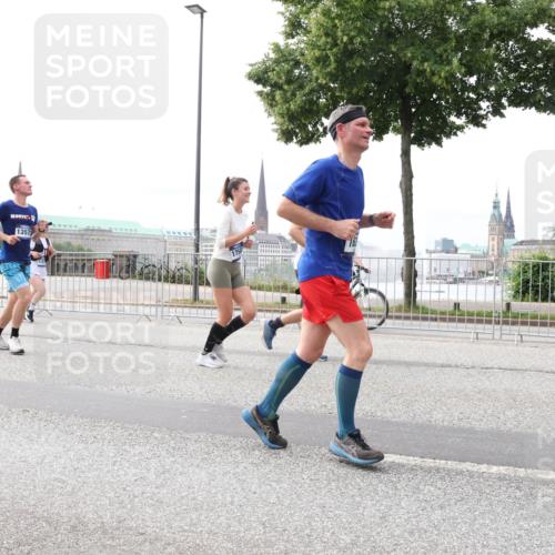 29.06.2025 - hella hamburg halbmarathon Lena Gebhardt http://msf.ph/oto/8406734 29.06.2025 10:24:28 Lombardsbrücke 13573, 1005, 1009, 1064, 1352, 1389, 1395, 2132, 2280, 2477, 2944, 3013, 3053, 3099, 3113, 3132, 3185, 3285, 3421, 3579, 3786, 4111, 4162, 4221, 4464, 4597, 4684, 4719, 4993, 5039, 5138, 5258, 5260, 5829, 5830, 5954, 6261, 6478, 6524, 6526, 6570, 7013, 7426, 7528, 7920, 7975, 8167, 8187, 8297, 9063, 10907, 11306, 11347, 11651, 11816, 11817, 12070, 12210, 12303, 13111, 13113, 13380, 13573, 13638, 13711, 14143, 15975 meine-sportfotos.de