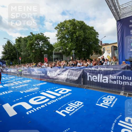 29.06.2025 - hella hamburg halbmarathon Zöllner http://msf.ph/oto/8406739 29.06.2025 10:12:00 Ziel 36 meine-sportfotos.de