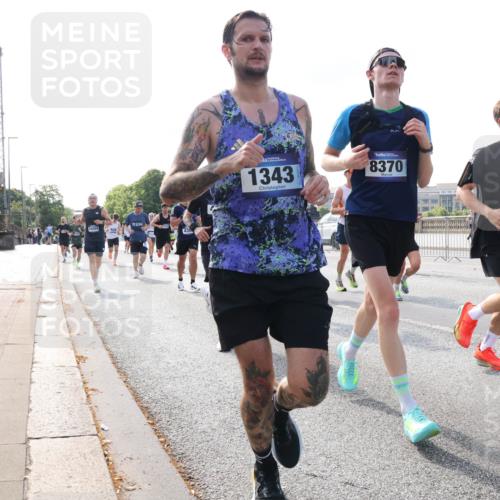 29.06.2025 - hella hamburg halbmarathon Lena Gebhardt http://msf.ph/oto/8406748 29.06.2025 09:49:43 Lombardsbrücke 1343, 8370, 296, 1343, 1445, 1800, 1975, 2324, 2573, 2745, 2750, 2849, 2949, 2980, 3014, 3116, 3136, 3282, 3431, 3530, 4148, 4303, 4318, 4425, 4528, 4766, 5050, 5648, 6095, 6123, 6149, 6771, 7035, 7109, 7229, 7796, 8370, 8465, 8925, 9264, 9265, 9296, 9686, 9914, 10680, 10930, 11765, 11952, 12098, 12327, 12839, 13141, 13158, 13457, 13800, 14077, 14204, 14311, 14359, 14374, 14629, 14667, 14688, 14789, 15094 meine-sportfotos.de