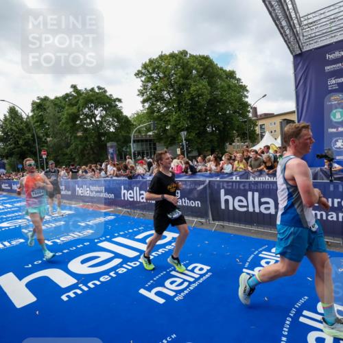 29.06.2025 - hella hamburg halbmarathon Zöllner http://msf.ph/oto/8406751 29.06.2025 10:41:42 Ziel 1512, 9640, 9885, 13714, 16084, 18491 meine-sportfotos.de